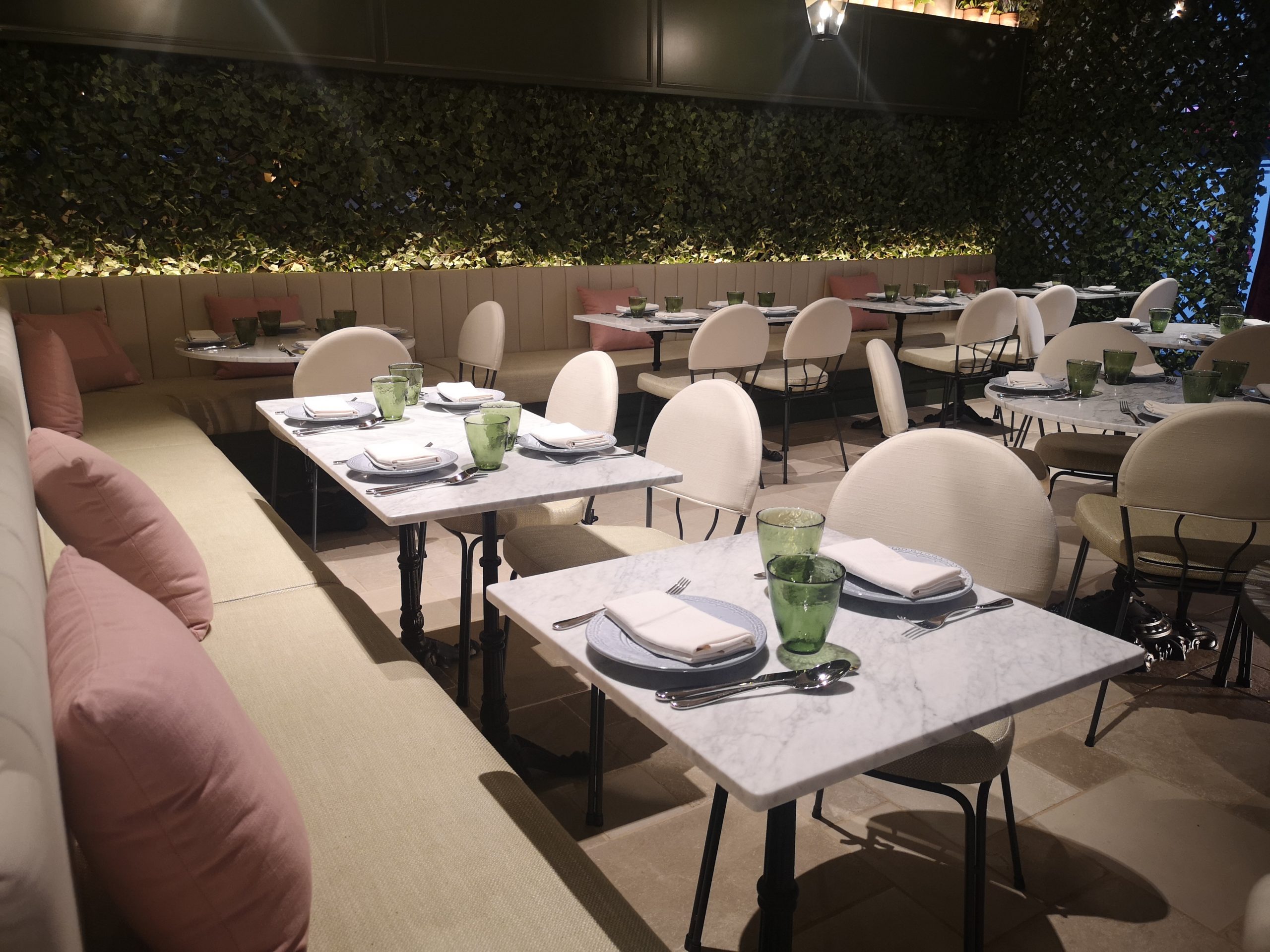 Luxury restaurant furniture