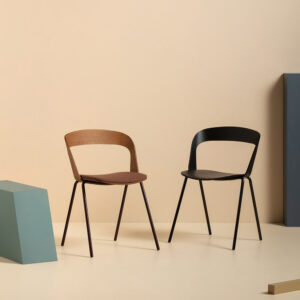 Maki 1-01-Z/I Stackable Chair